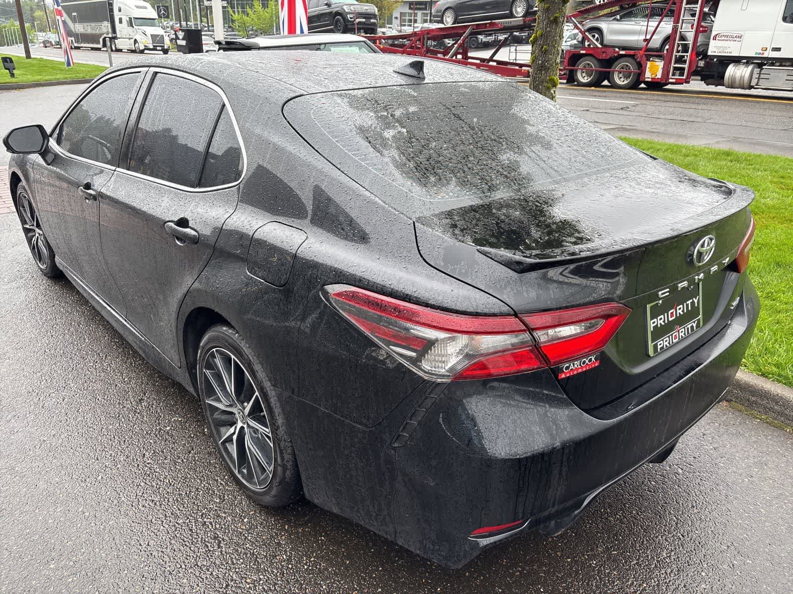 Used 2022 Toyota Camry SE FWD image 6