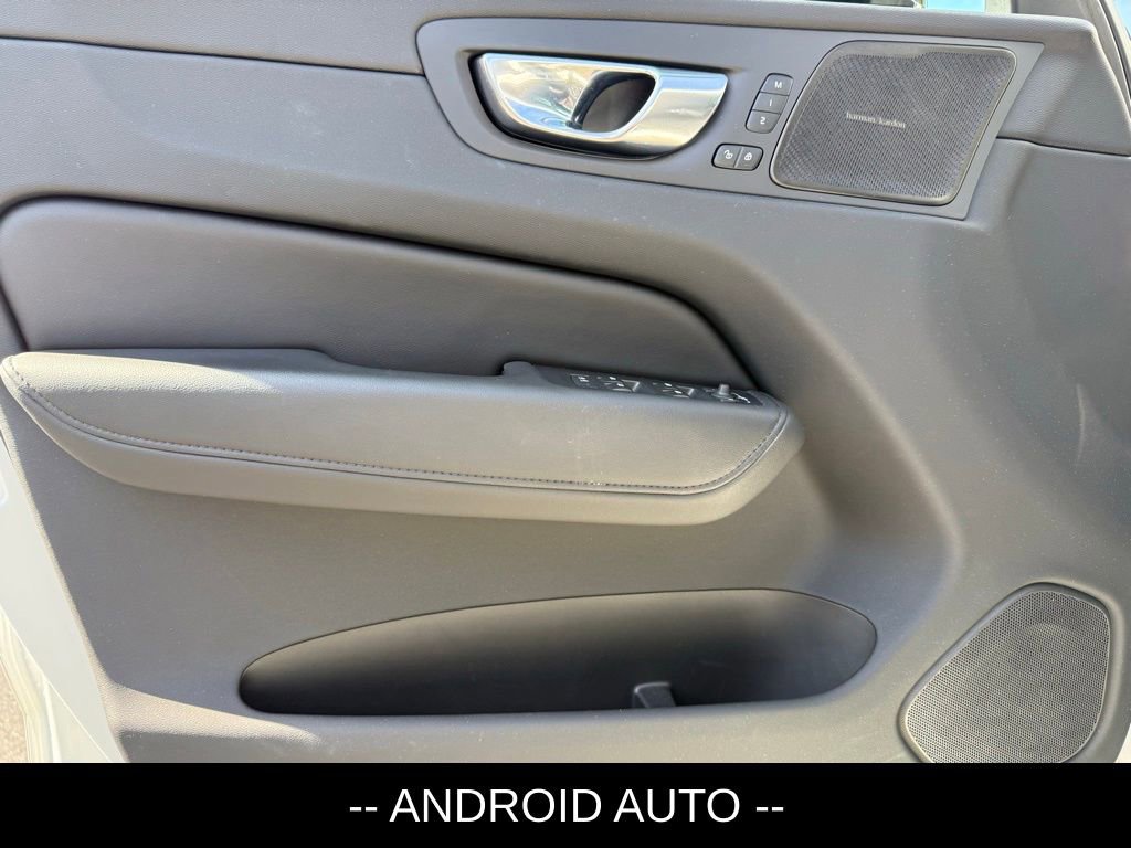 Used 2023 Volvo XC60 B5 Plus image 5