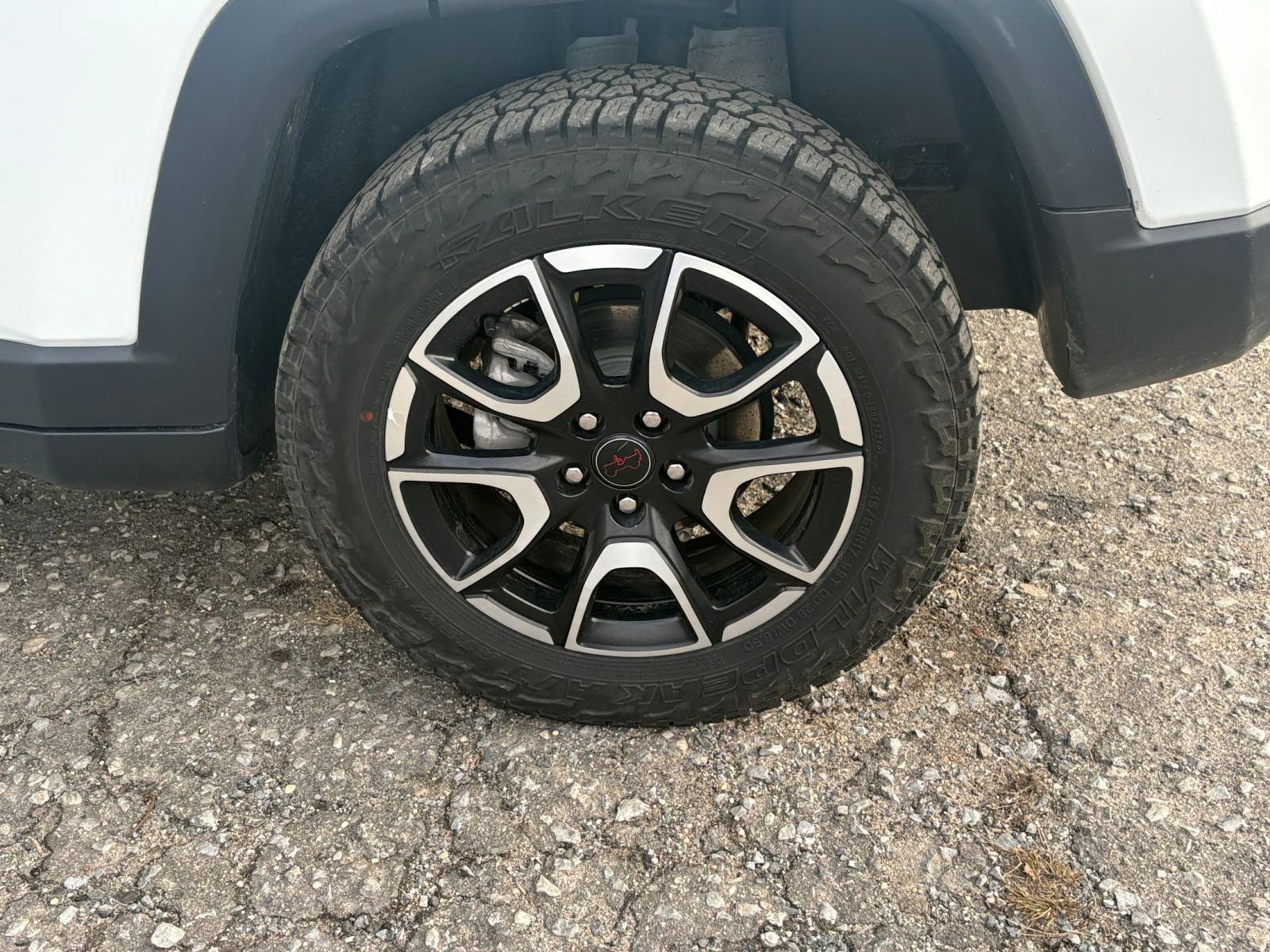 Used 2025 Jeep Compass Trailhawk image 27