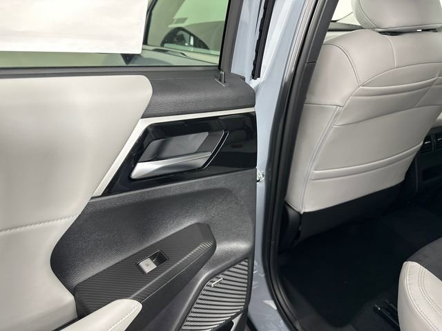 New 2026 Mitsubishi Outlander SE AWD/4WD image 13