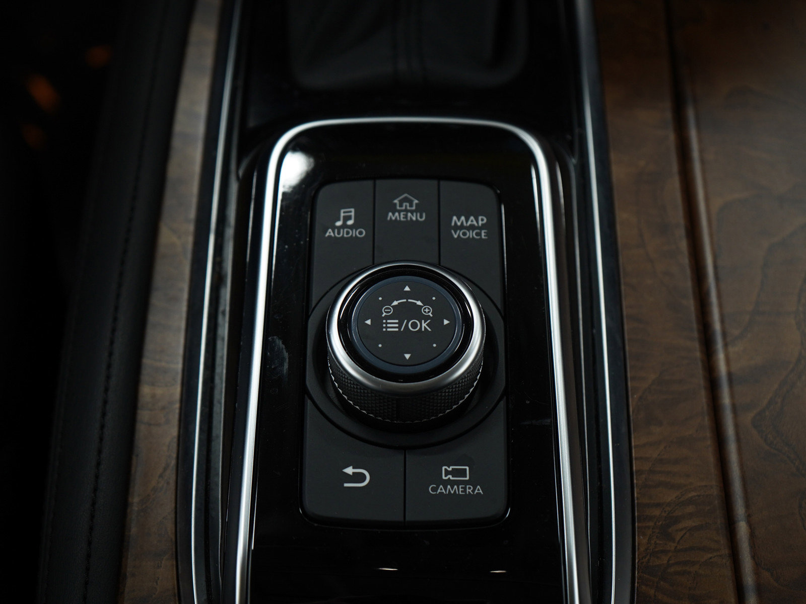 Used 2024 Nissan Armada SL w/ Cargo Package image 25