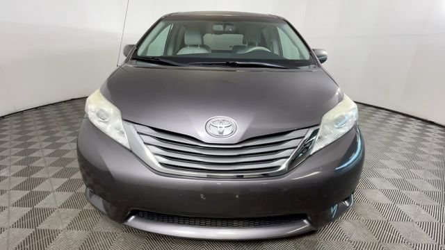 Used 2012 Toyota Sienna XLE FWD image 12