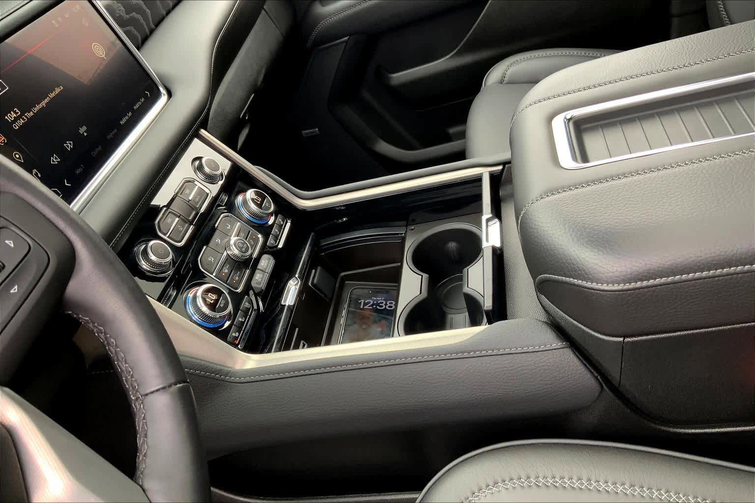 Used 2024 GMC Yukon XL Denali w/ Advanced Technology Package image 15