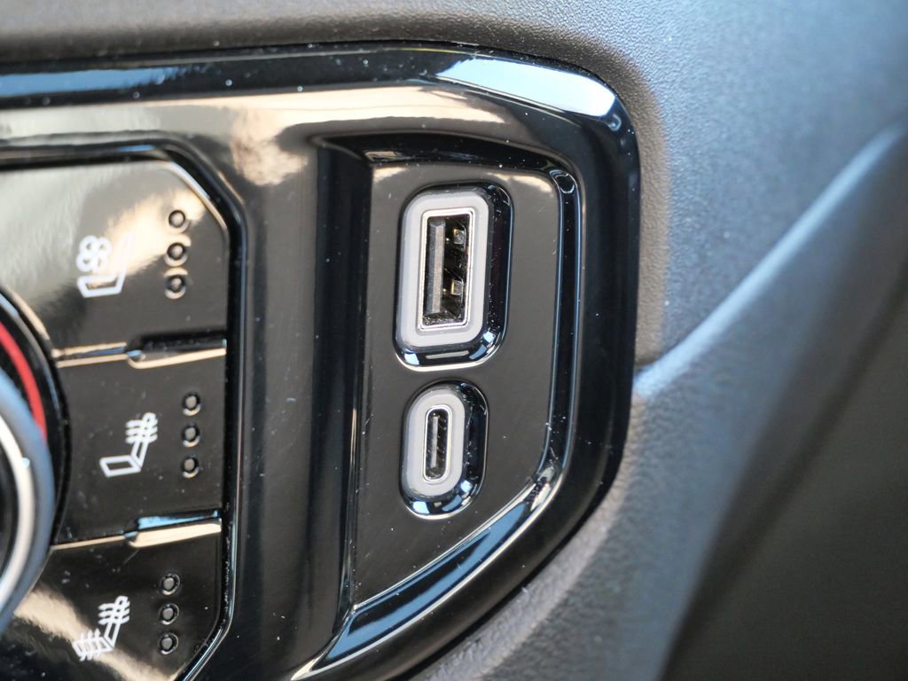 Used 2025 Chevrolet Silverado 1500 High Country image 28