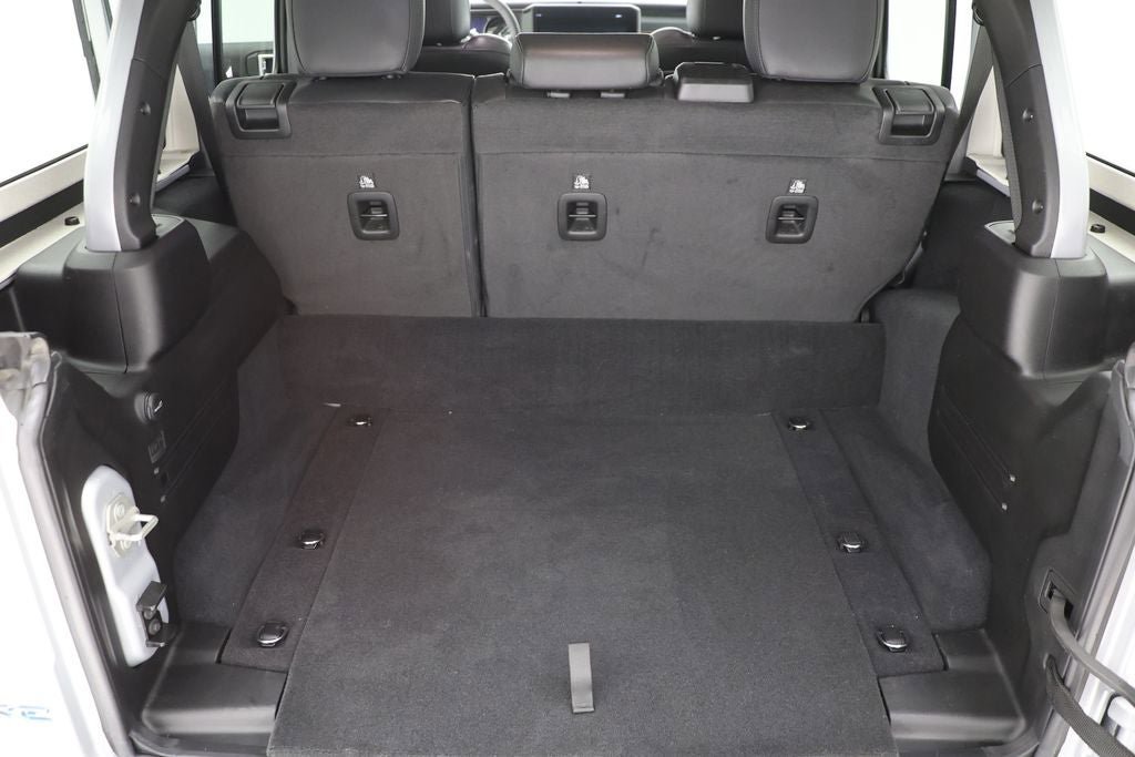 Used 2024 Jeep Wrangler Unlimited Sahara AWD/4WD image 28
