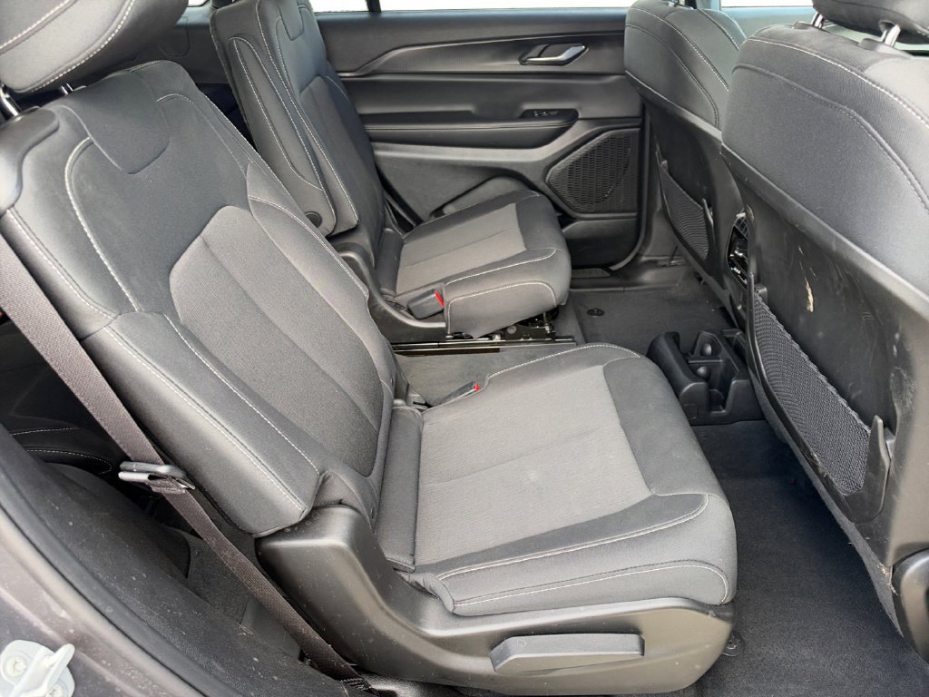 Used 2025 Jeep Grand Cherokee L Laredo RWD image 17