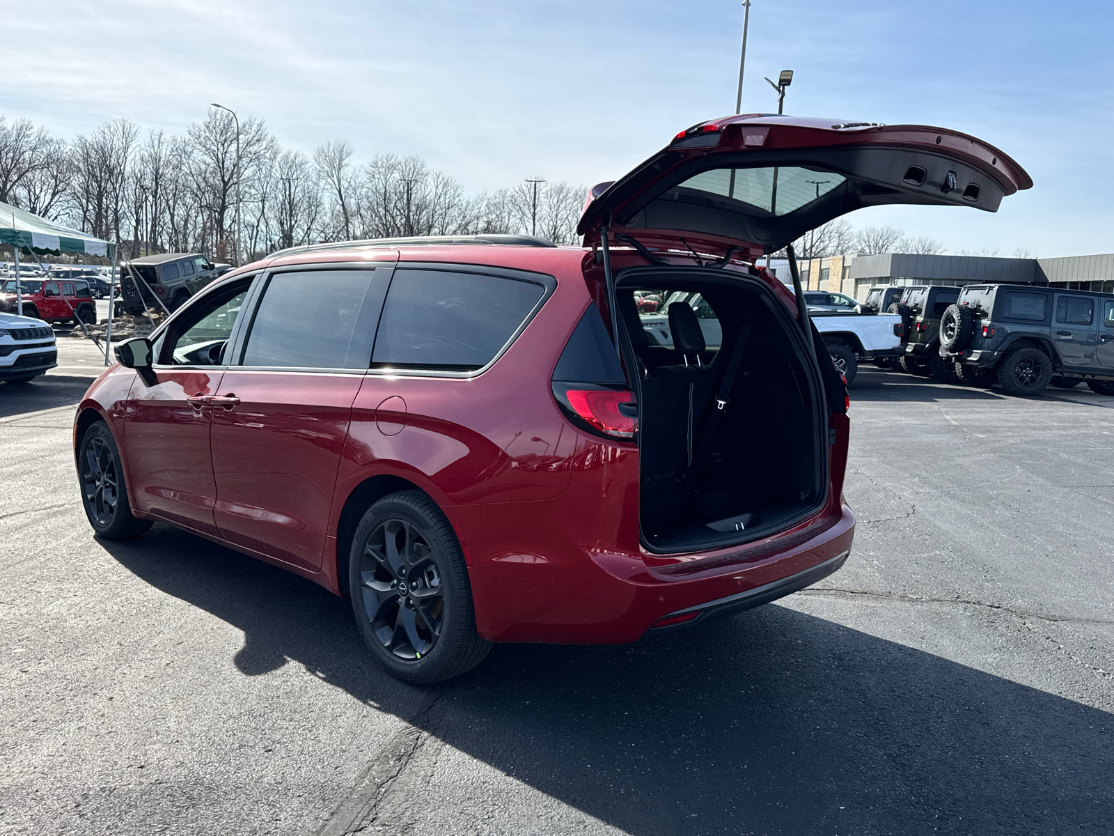New 2026 Chrysler Pacifica Select w/ S Appearance Package FWD image 17