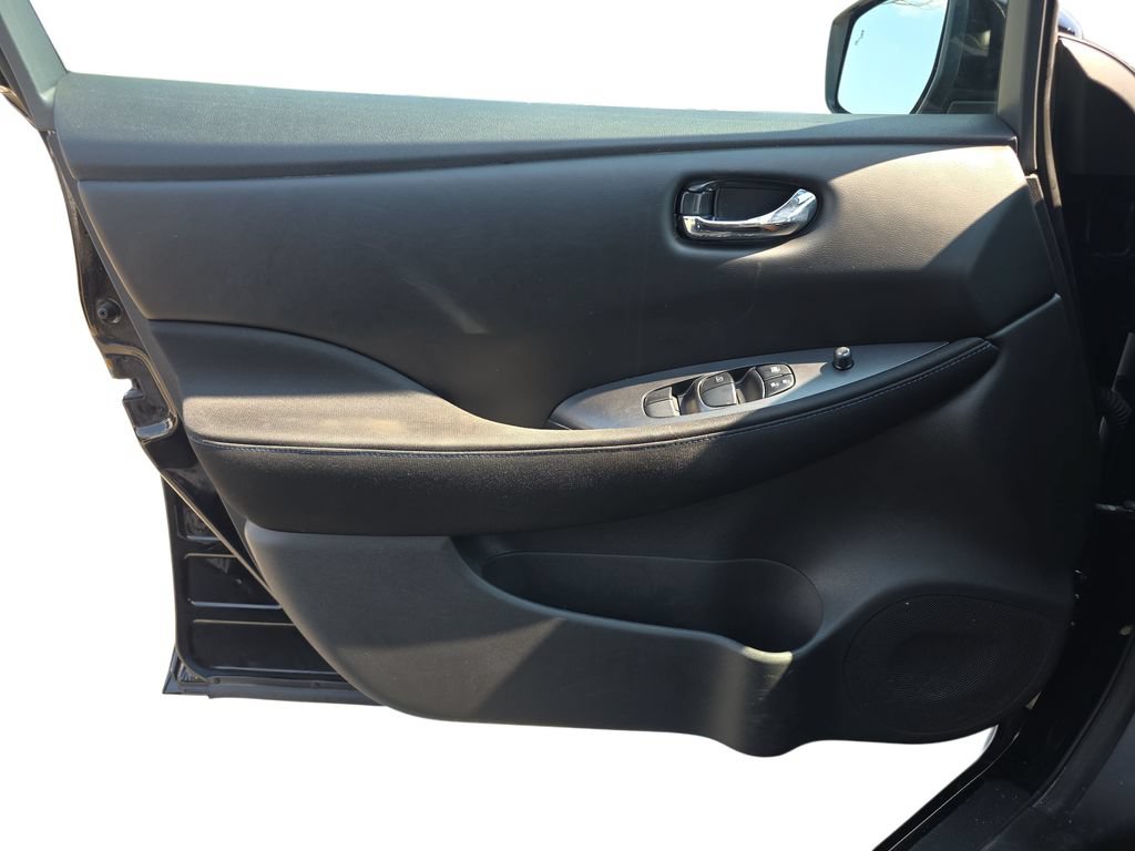 Used 2022 Nissan Leaf S FWD image 25