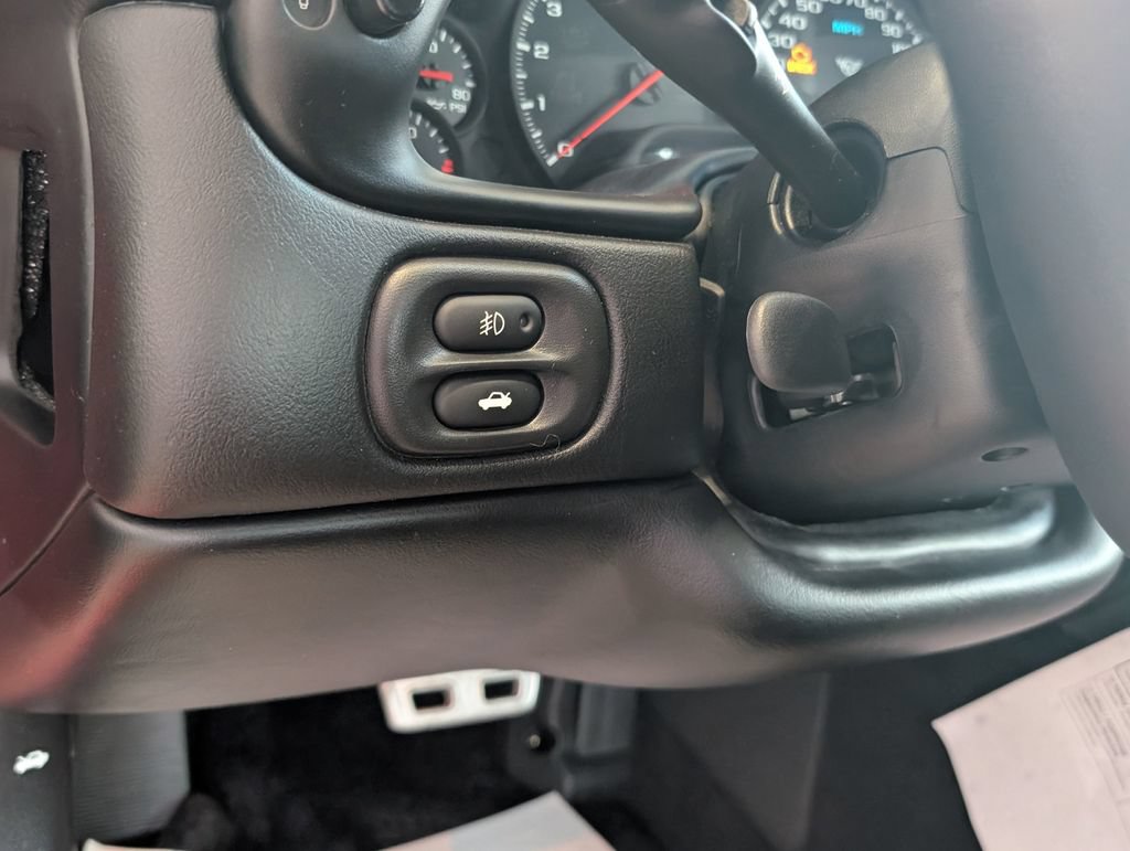 Used 2004 Chevrolet Corvette Coupe RWD image 13