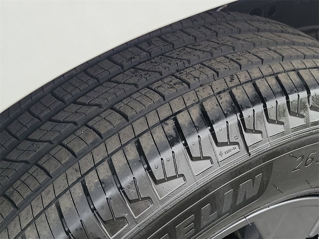 Used 2025 Nissan Frontier SV image 8