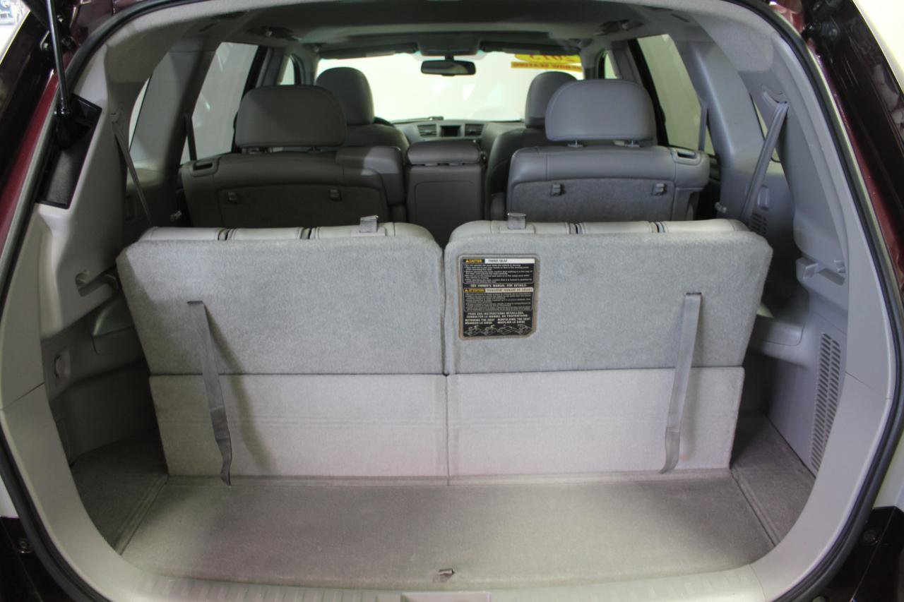 Used 2013 Toyota Highlander SE FWD image 29