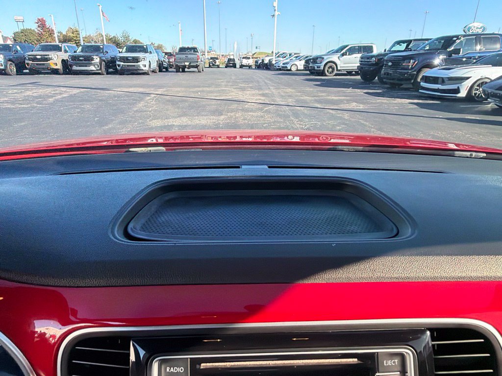 Used 2019 Volkswagen Beetle 2.0T SE FWD image 30