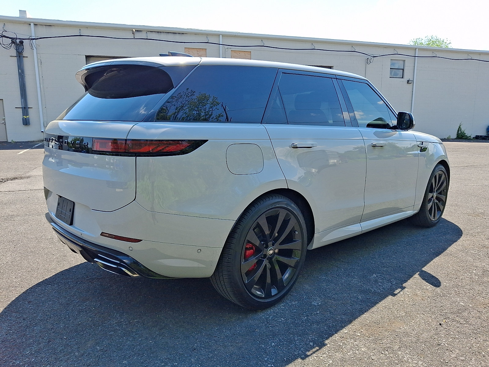 Used 2024 Land Rover Range Rover Sport Dynamic SE AWD/4WD image 4