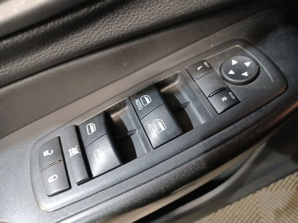 Used 2019 Jeep Cherokee Trailhawk image 15