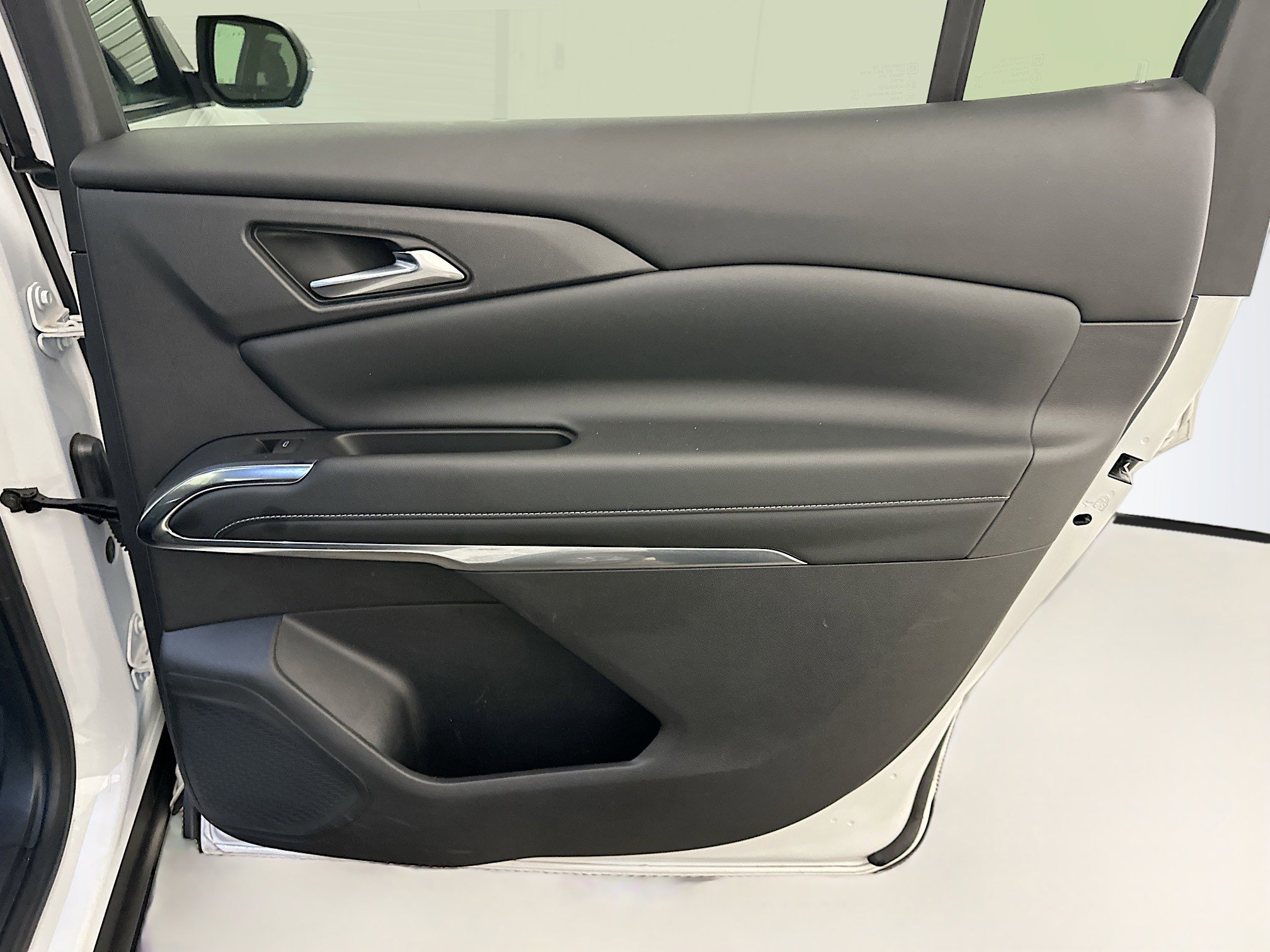 Used 2024 Chevrolet Traverse LT image 33