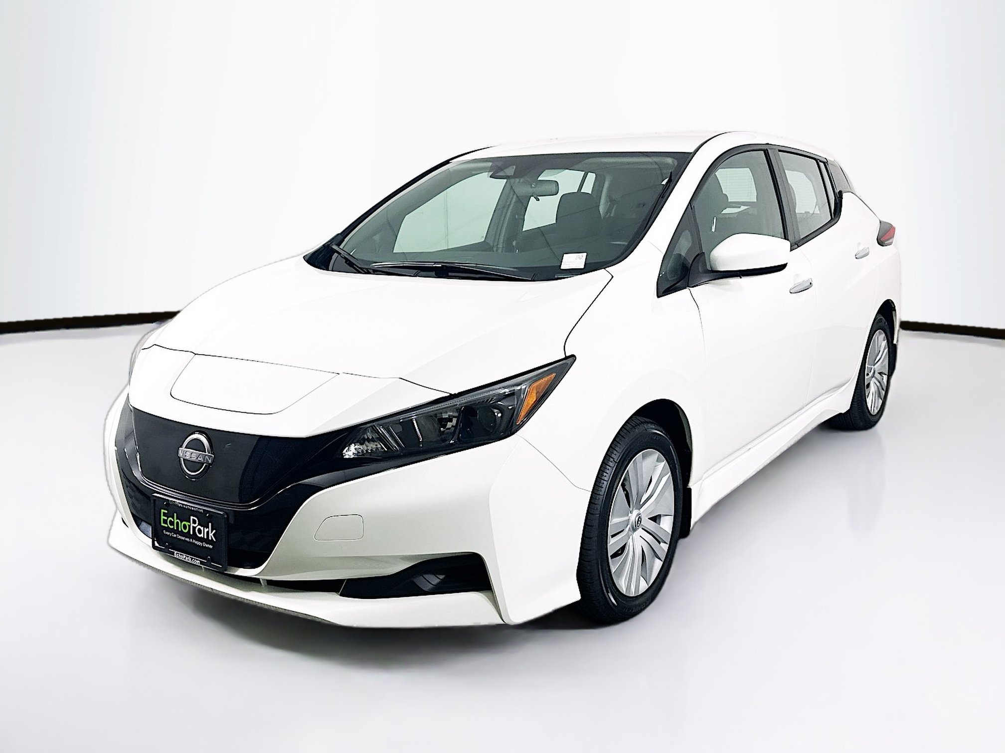 Used 2025 Nissan Leaf S FWD image 3