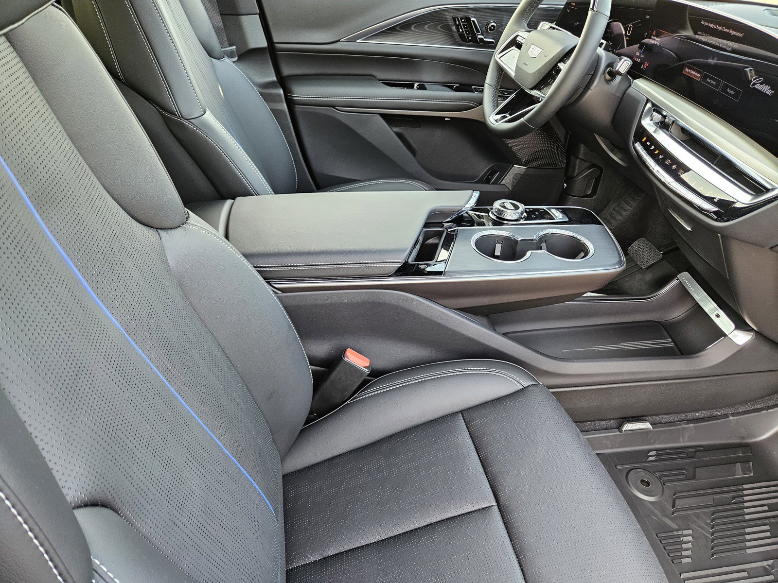 New 2026 Cadillac Lyriq Sport w/ LPO, Floor Liner Package image 10