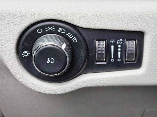 Used 2023 Chrysler Pacifica Touring-L image 20