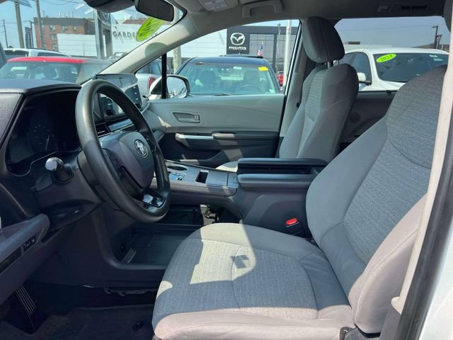 Used 2022 Toyota Sienna LE FWD image 16