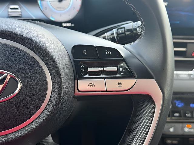 Used 2023 Hyundai Elantra Limited w/ Preferred Accessory Package image 15