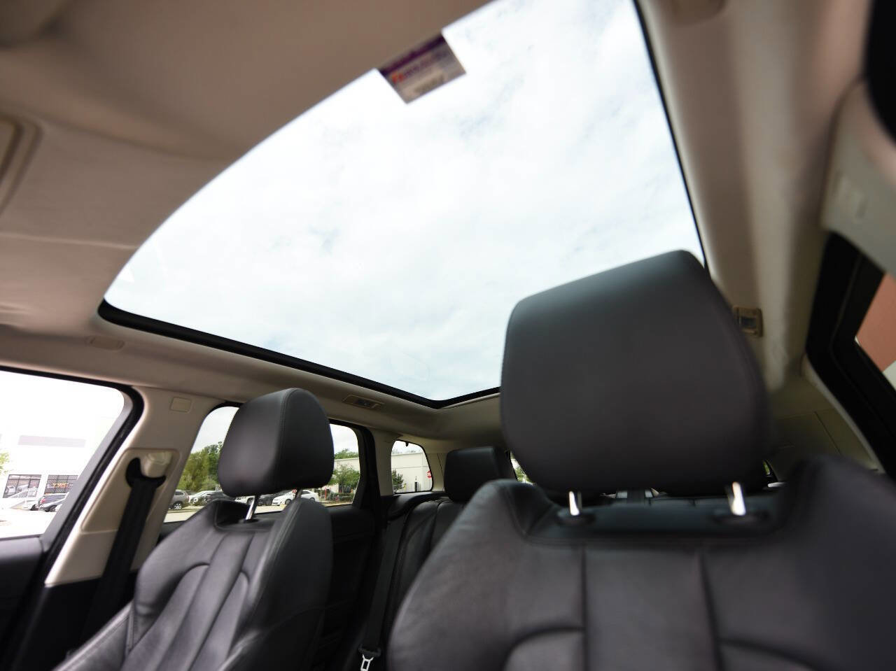 Used 2015 Land Rover Range Rover Evoque Pure Plus AWD/4WD image 22