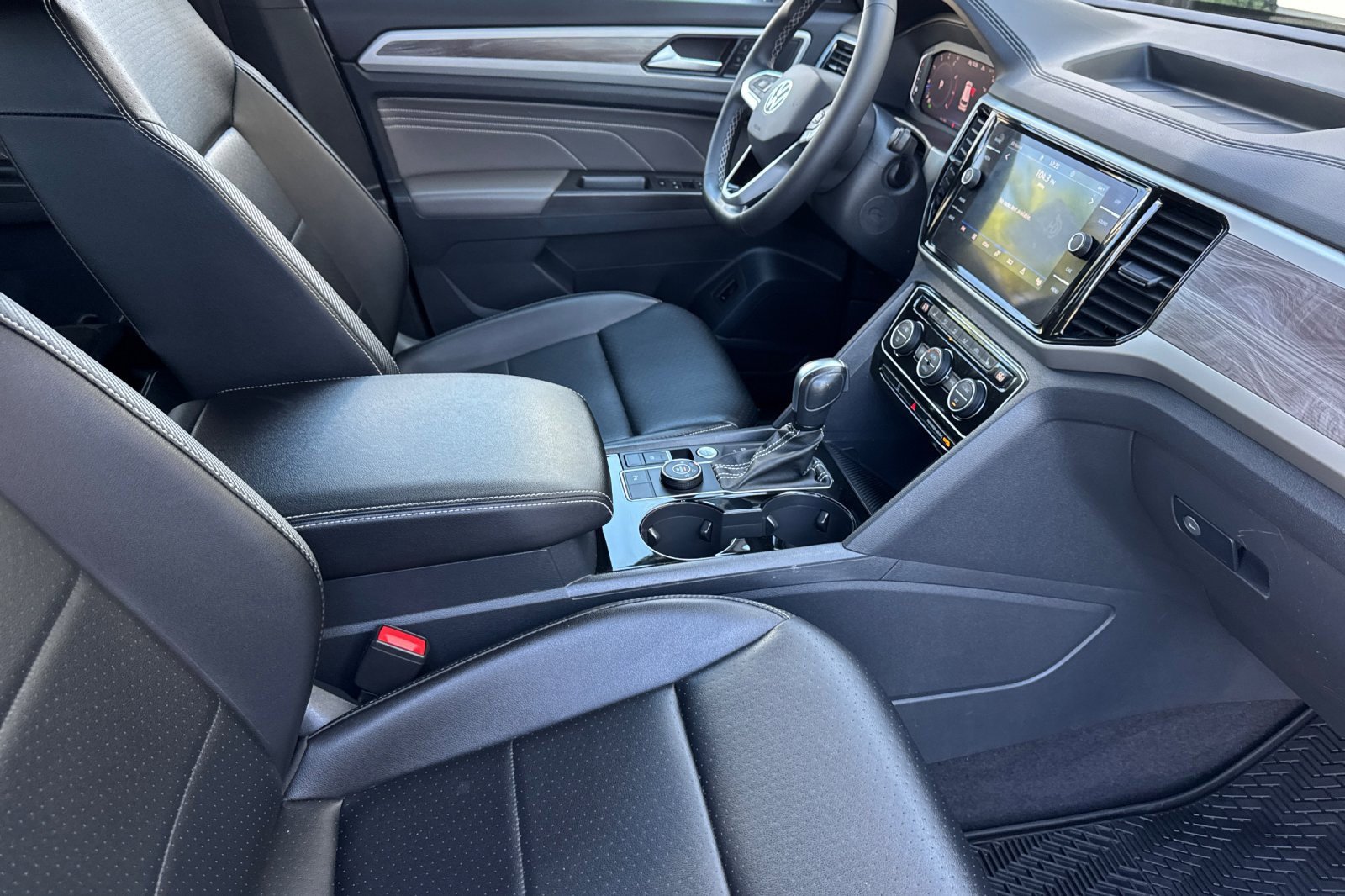 Certified 2022 Volkswagen Atlas Cross Sport SE image 17