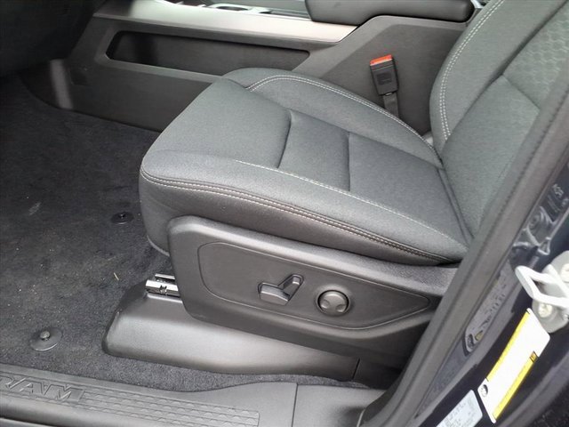 New 2026 RAM 1500 4x4 Crew Cab image 8