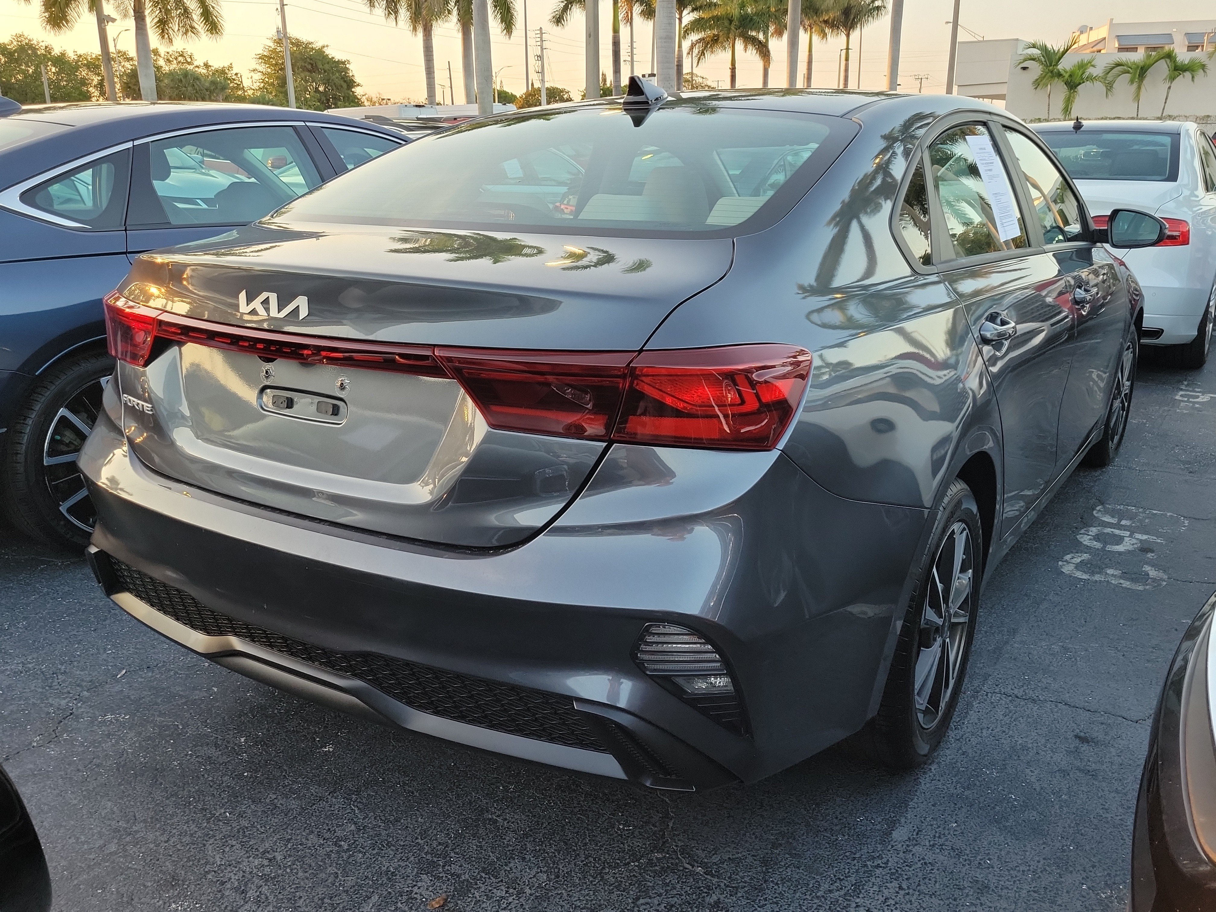 Used 2023 Kia Forte LXS w/ LXS Technology Package FWD image 3