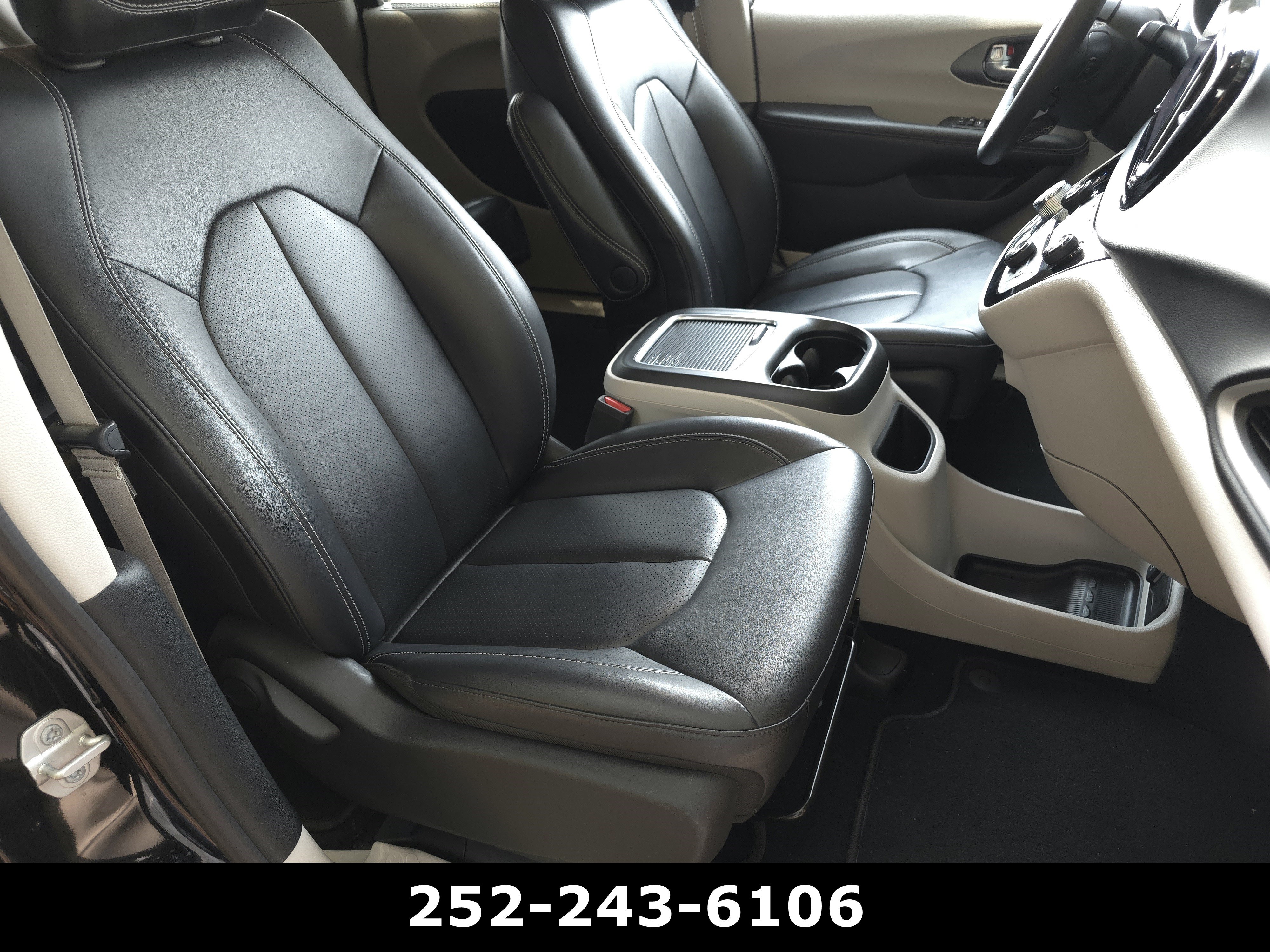 Used 2024 Chrysler Pacifica Touring-L FWD image 44