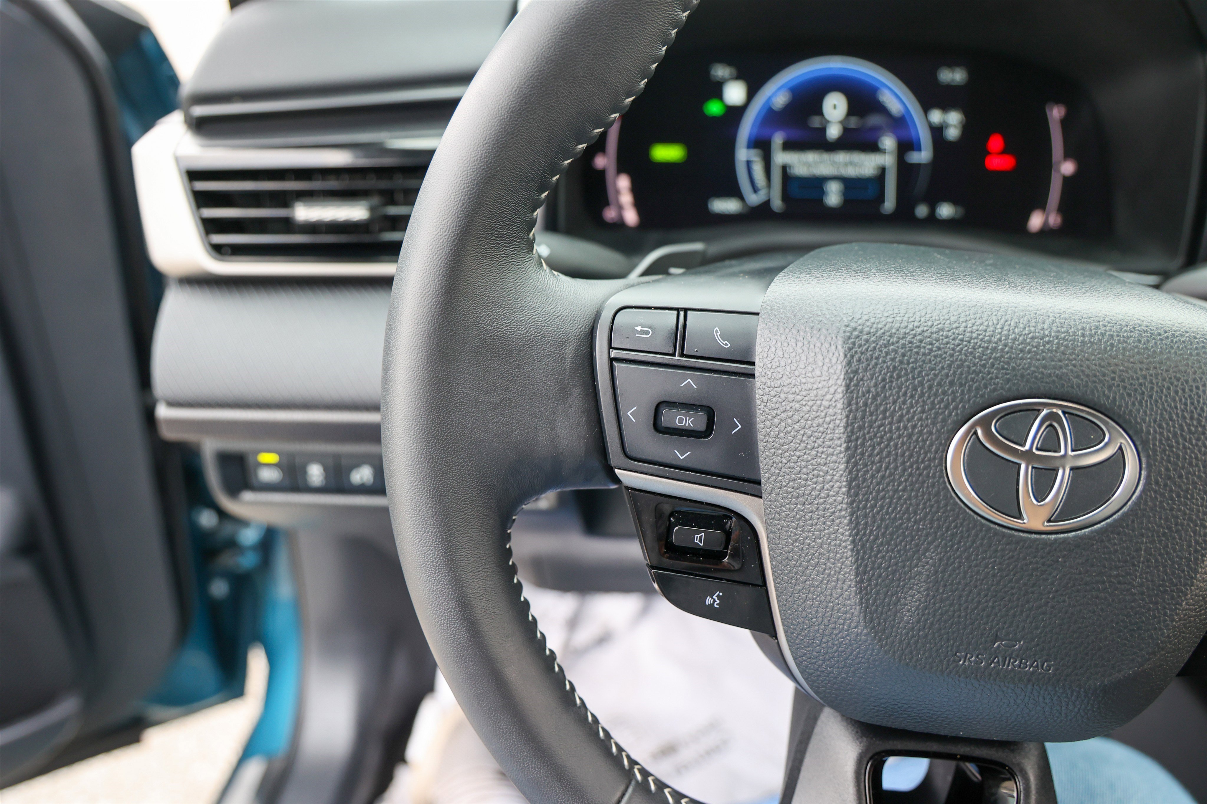 Used 2025 Toyota Camry SE w/ Convenience Package image 18