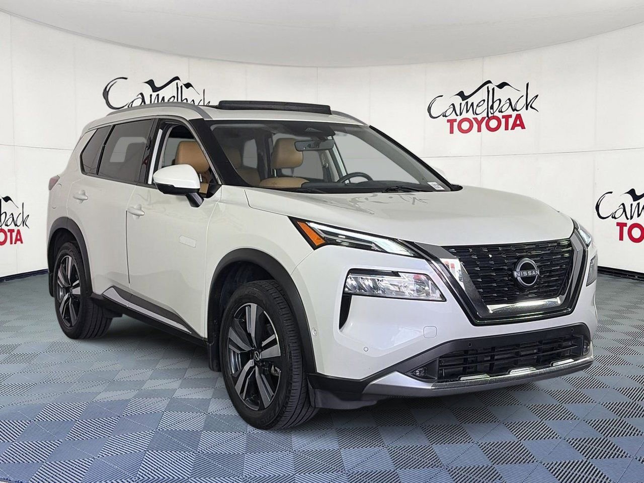 Used 2022 Nissan Rogue Platinum w/ Head-Up Display Package FWD image 3