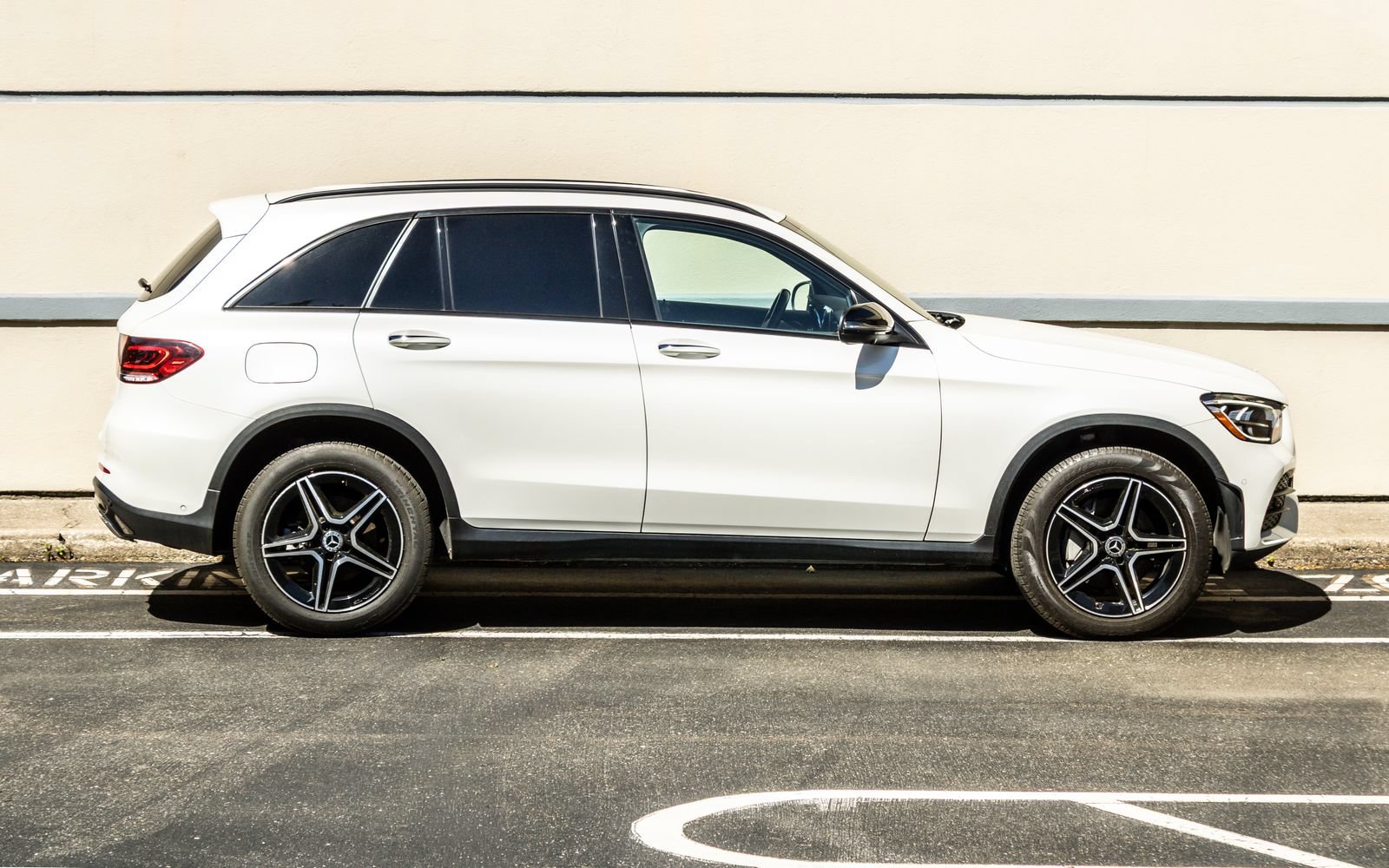 Used 2021 Mercedes-Benz GLC 300 w/ AMG Line image 9