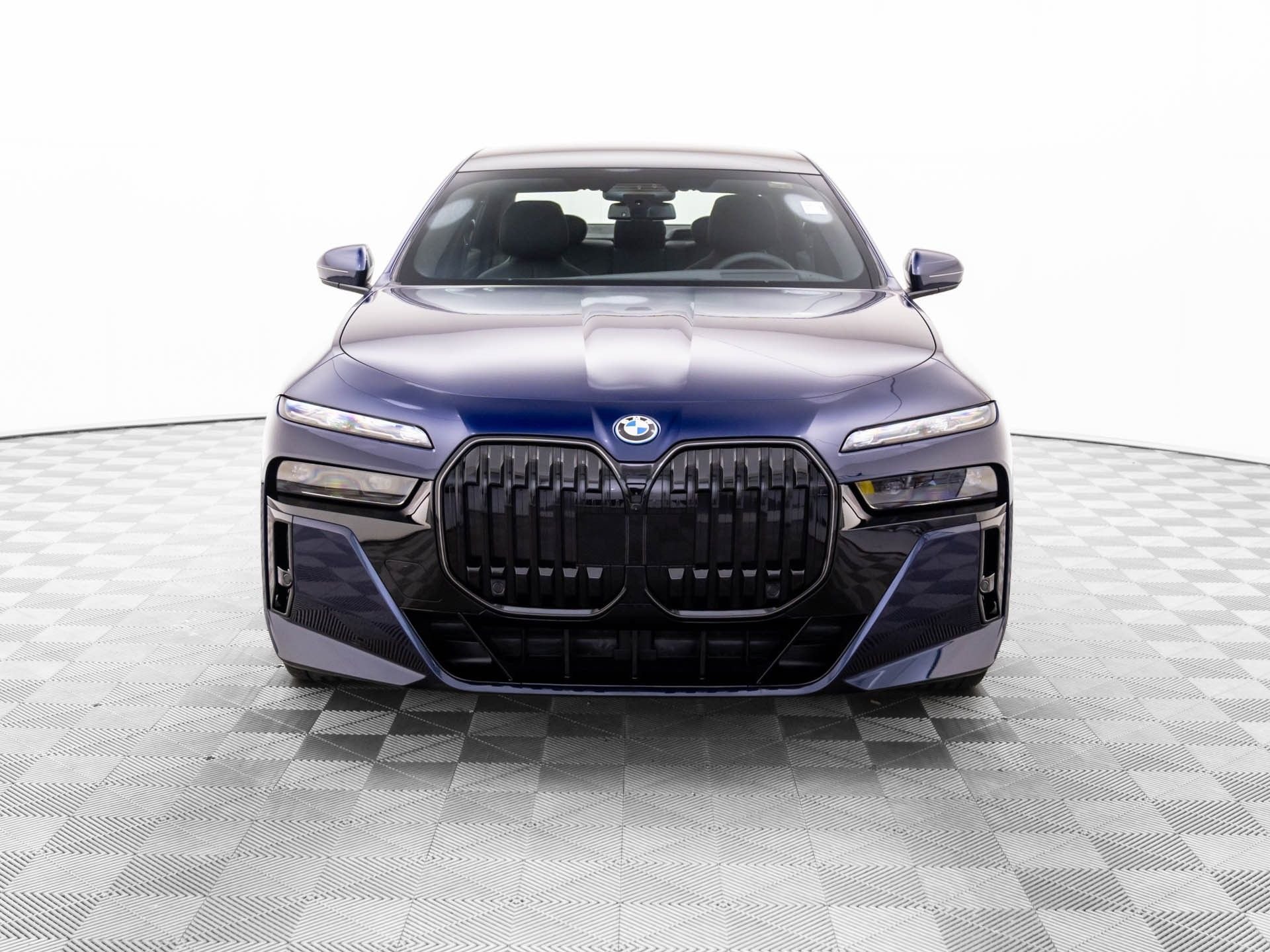 New 2026 BMW 750e xDrive w/ Executive Package image 9