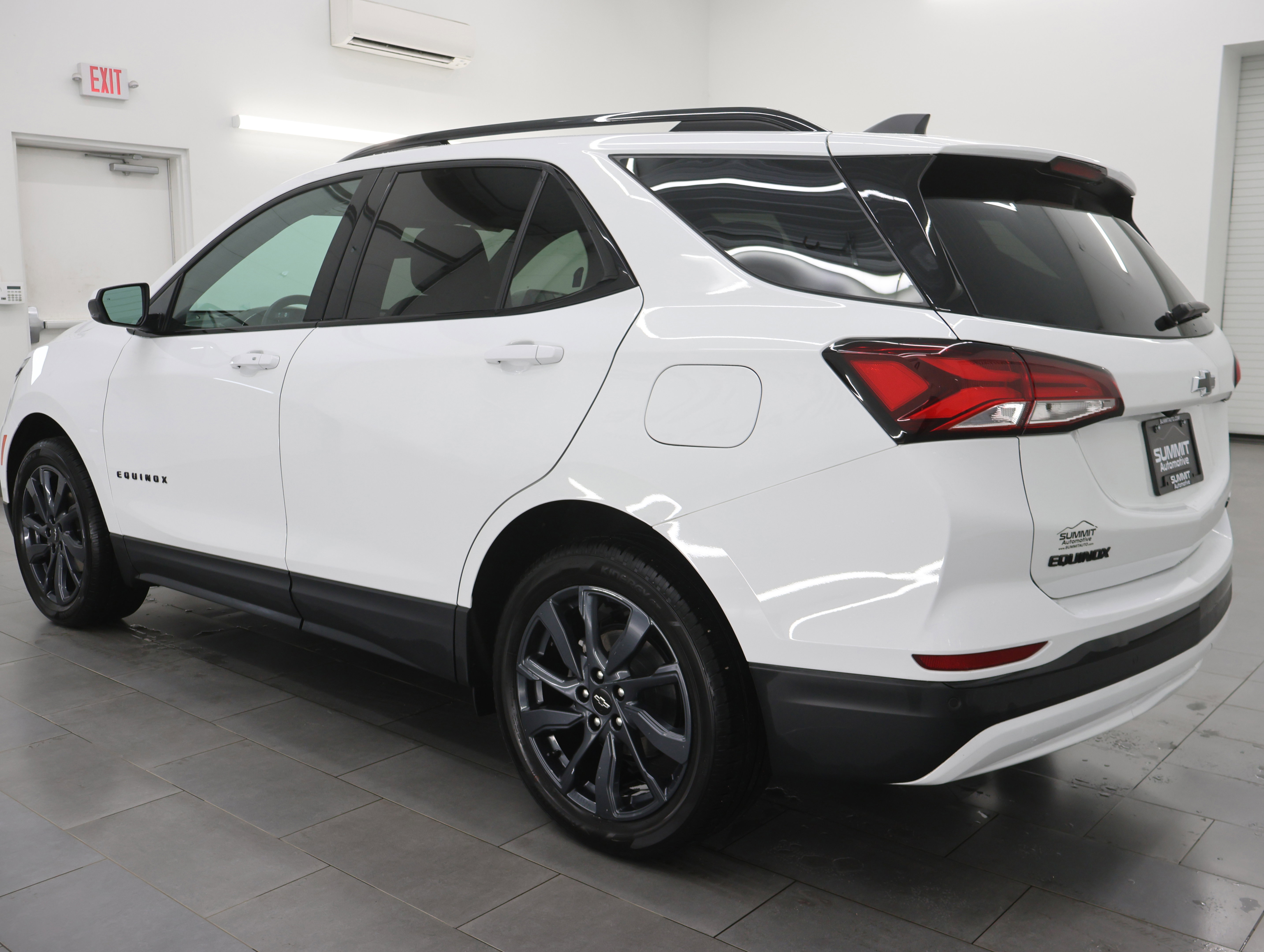 Used 2024 Chevrolet Equinox RS w/ LPO, Floor Liner Package image 6