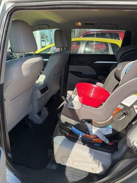 Used 2019 Toyota Highlander Plus image 24