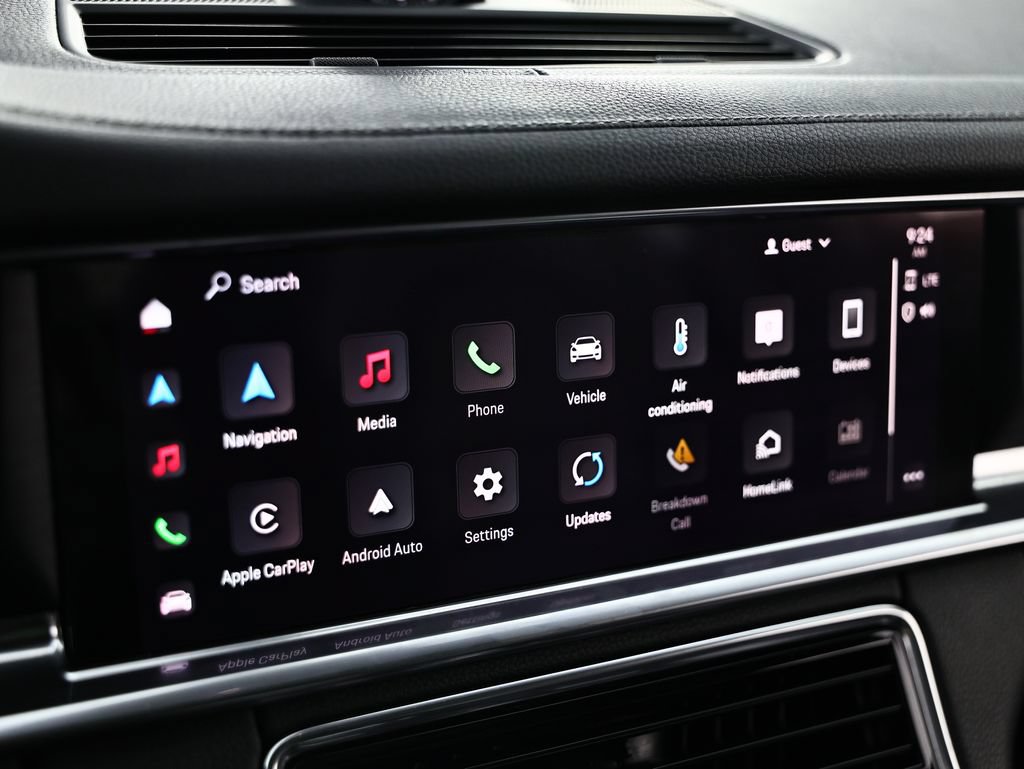 Used 2022 Porsche Panamera image 37