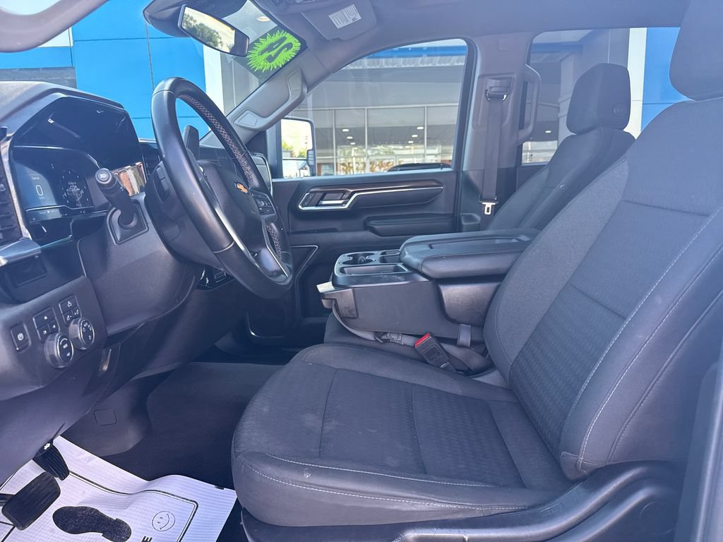 Used 2024 Chevrolet Silverado 2500 LT AWD/4WD image 11
