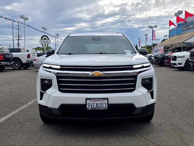 Used 2024 Chevrolet Traverse LT FWD image 2