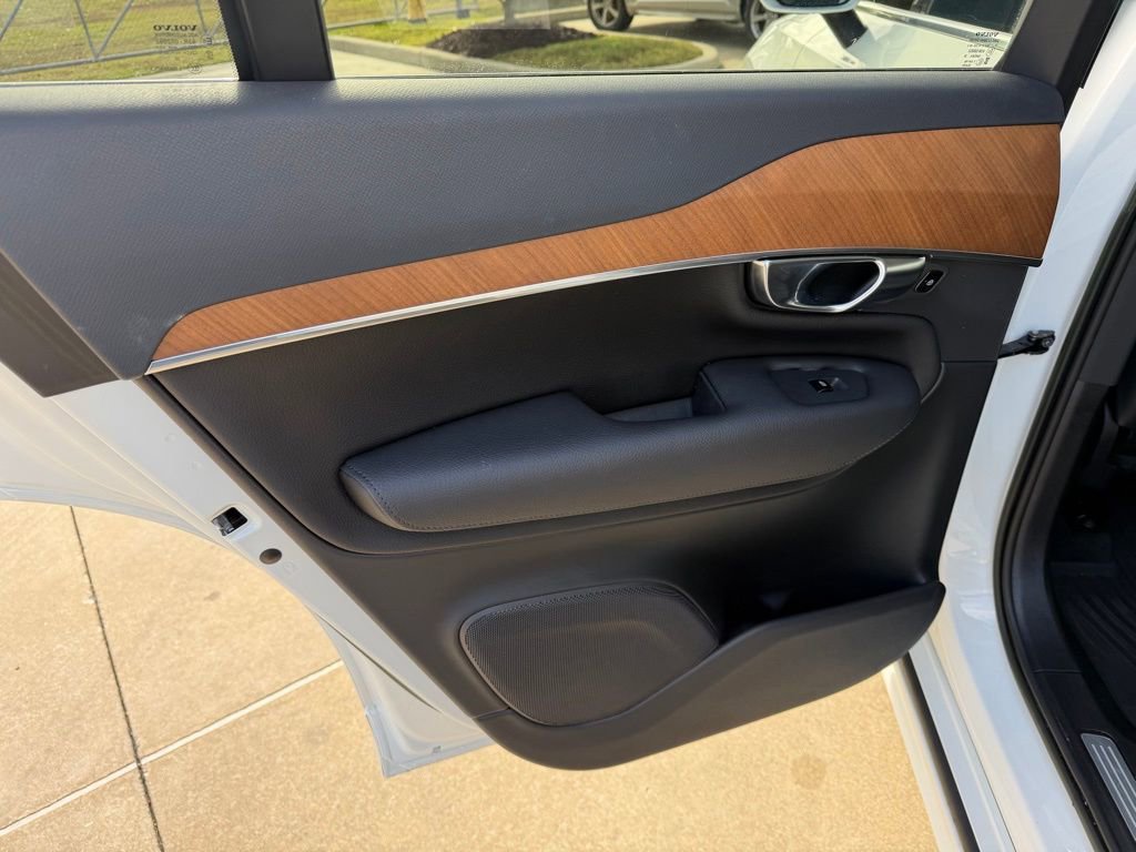 Used 2022 Volvo XC90 T6 Momentum image 16