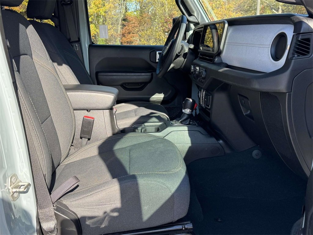Used 2024 Jeep Wrangler Unlimited image 14