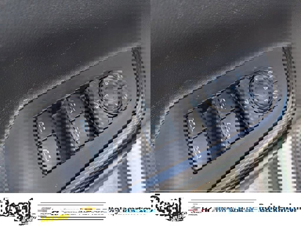 Used 2018 GMC Acadia SLT image 18