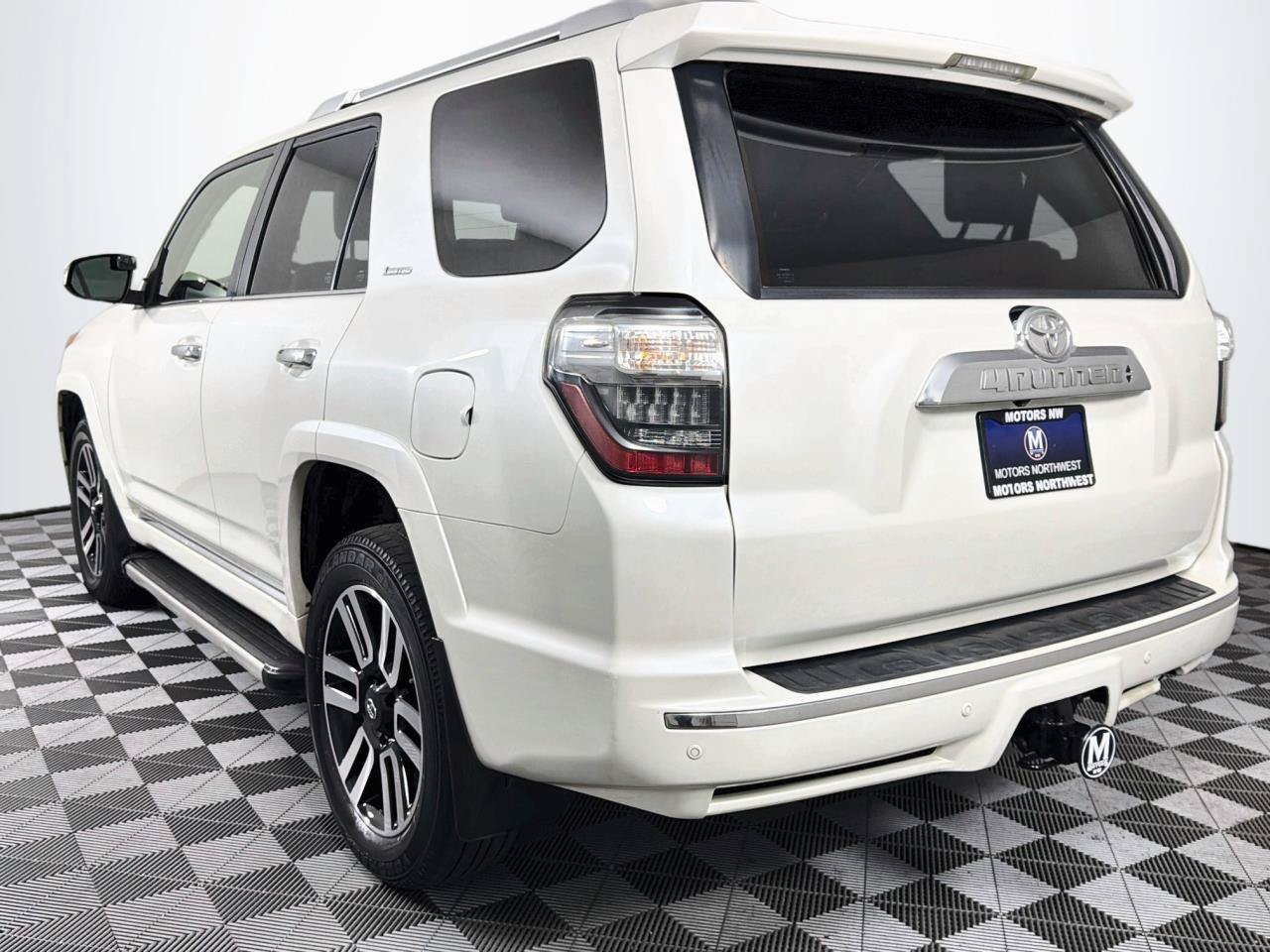 Used 2014 Toyota 4Runner Limited AWD/4WD image 9
