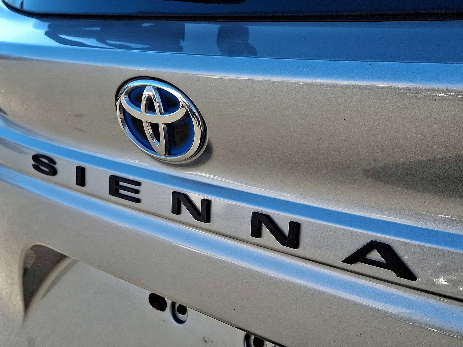 Used 2021 Toyota Sienna LE image 24