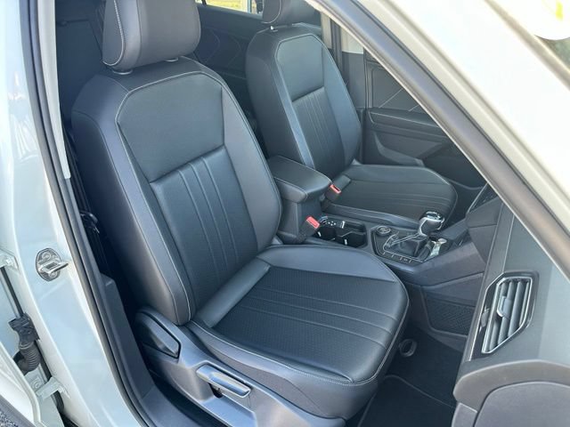 Used 2023 Volkswagen Tiguan SE AWD/4WD image 11