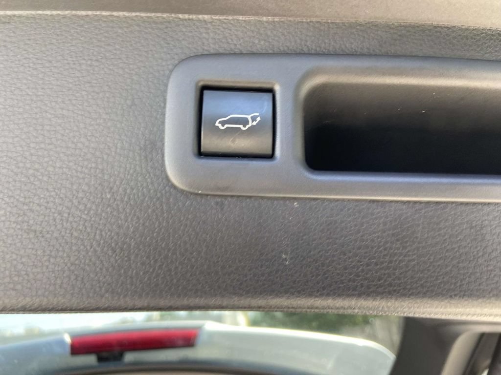 Used 2025 Toyota Highlander Platinum AWD/4WD image 10