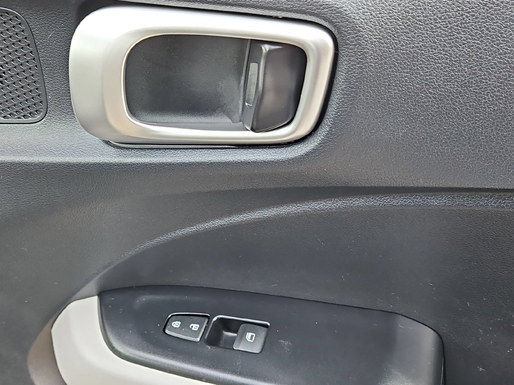 Used 2025 Hyundai Venue SEL FWD image 34