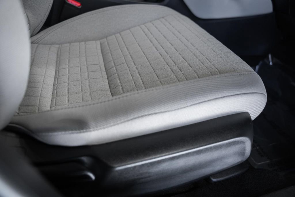 Used 2025 Honda HR-V LX image 29