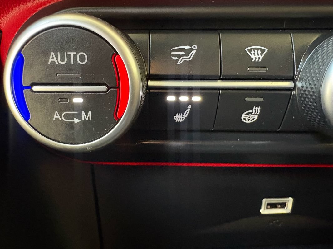 Used 2018 Alfa Romeo Giulia AWD image 17