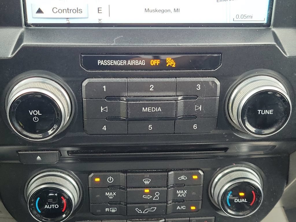 Used 2016 Ford F150 Lariat w/ Equipment Group 502A Luxury AWD/4WD image 29