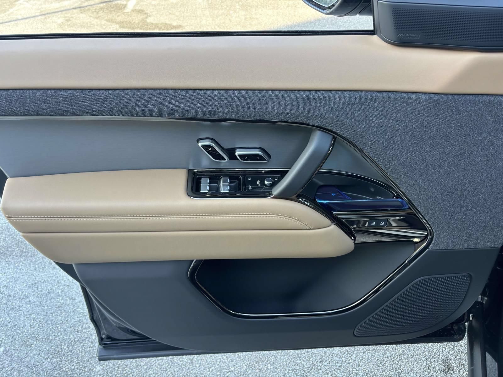 New 2026 Land Rover Range Rover Sport SE AWD/4WD image 11